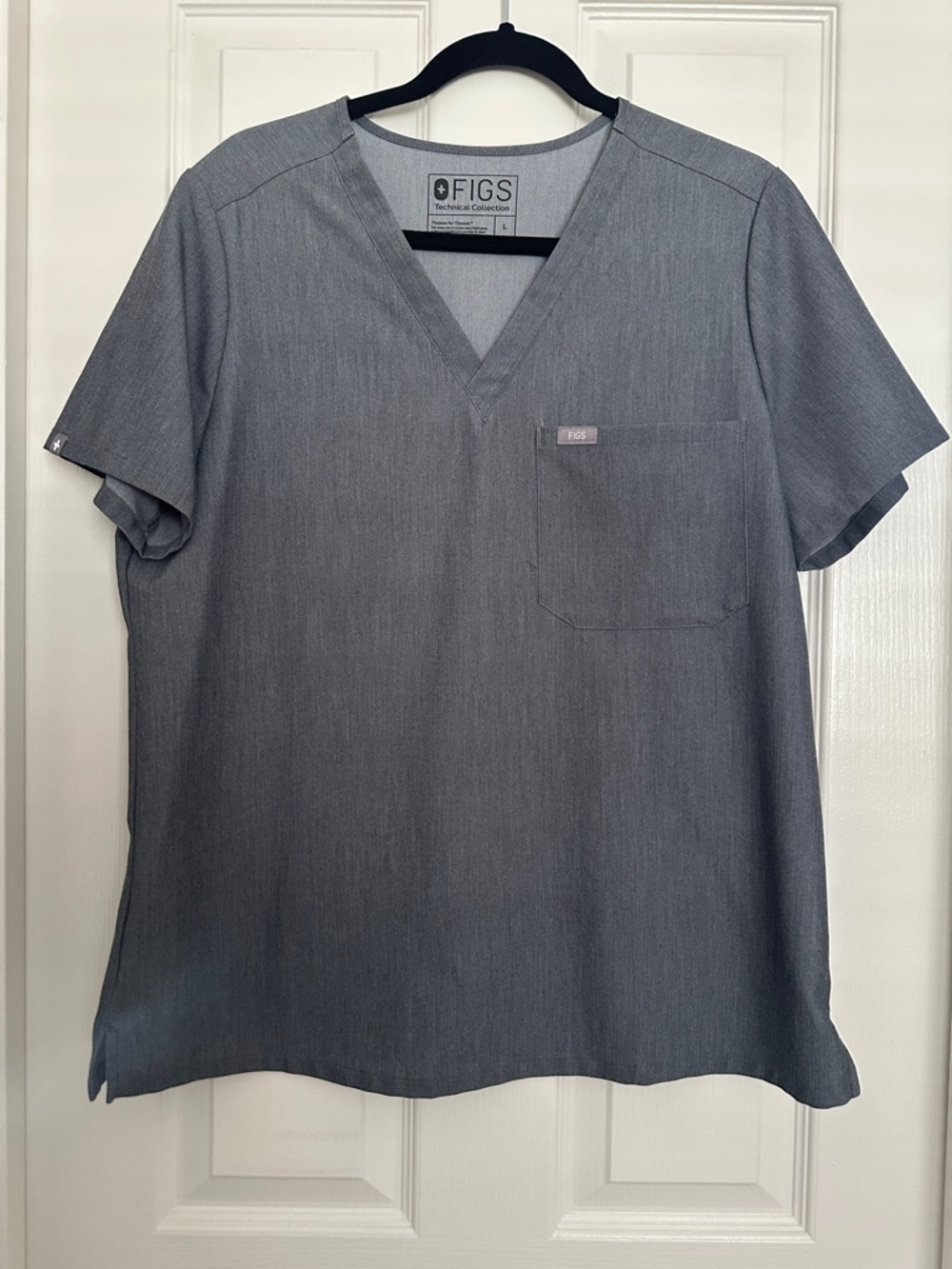 Figs Women’s Gray V-Neck Scrub Top - Heathered Gray